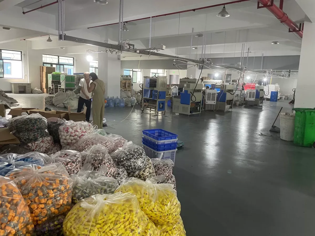 Zhiyi Toys factory warehouse and packing line